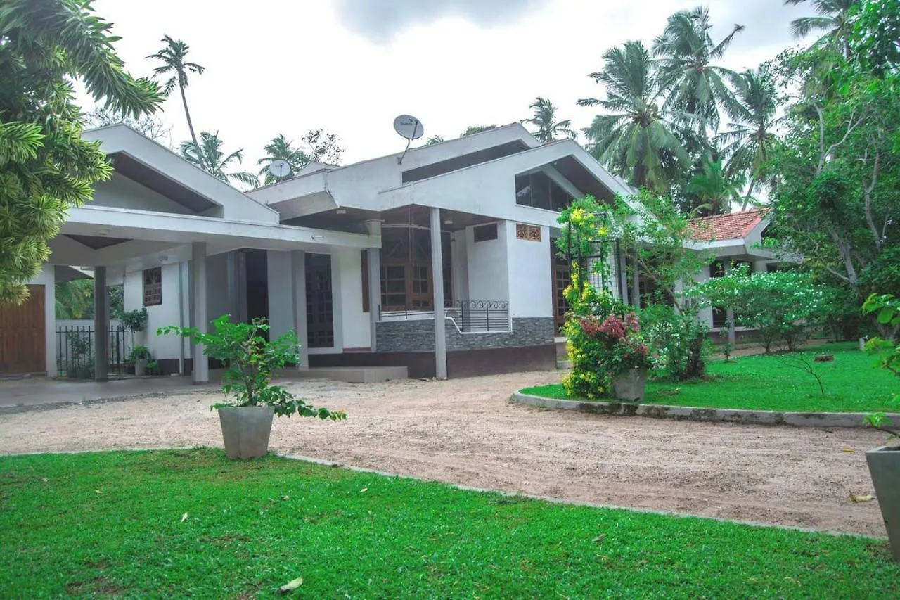Country Breeze Villa Dalupotha